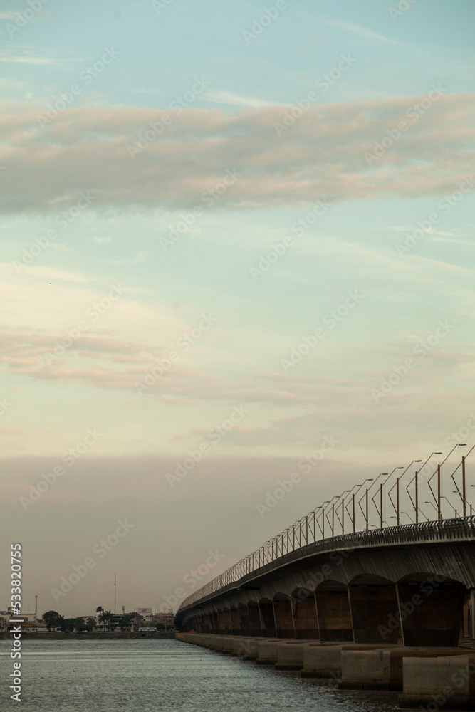 Obraz premium large bridge in guayaquil ecuador union nacional duran guayas