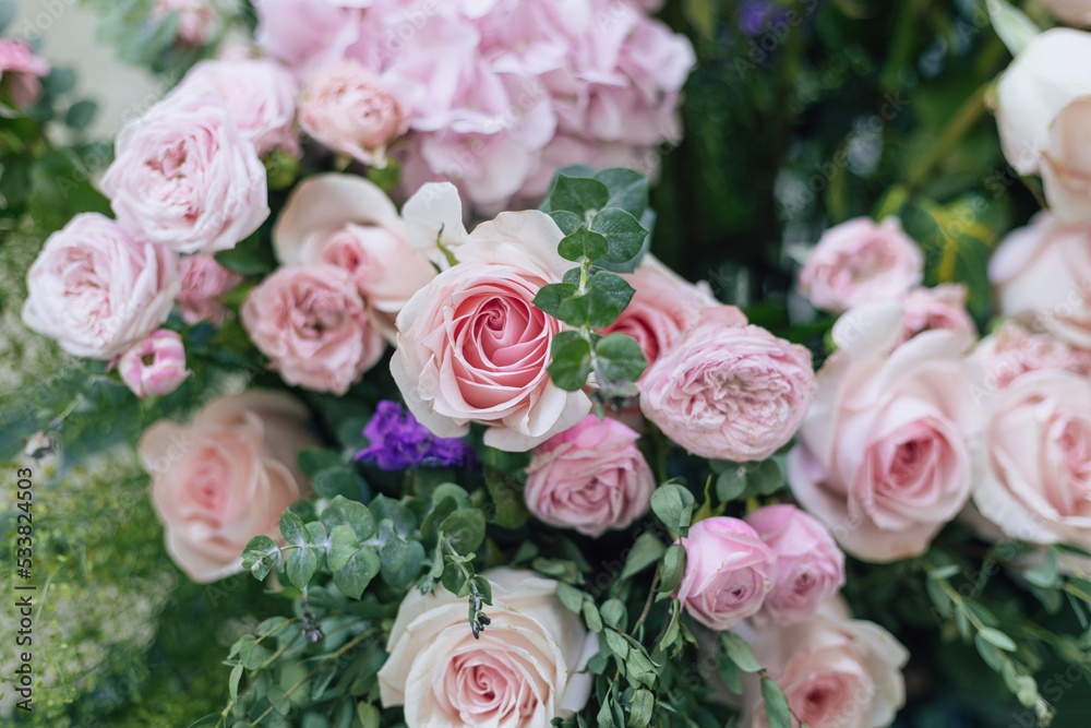 bouquet of pink roses for wedding decoration