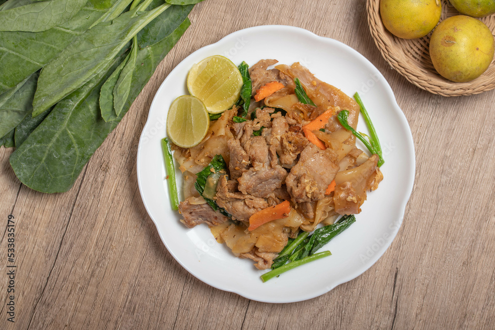 Stir-fried Rice Noodles with Soy Sauce and Pork Stir-fried Rice Noodles with Soy Sauce and Pork