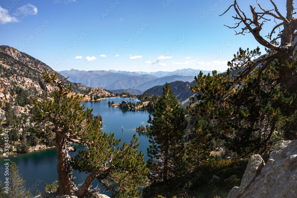 Lake with mountains in the background and a lake-house 