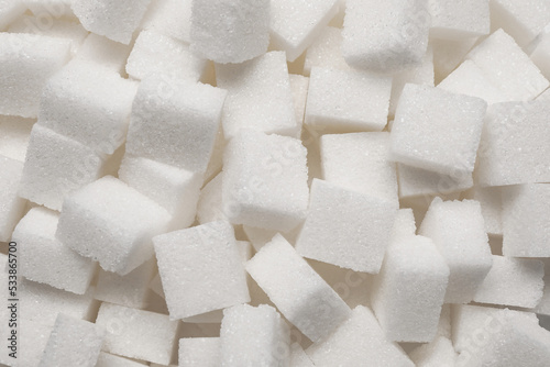 Φωτογραφία White sugar cubes as background, top view