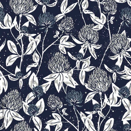 Vector seamless pattern with summer blooming clover