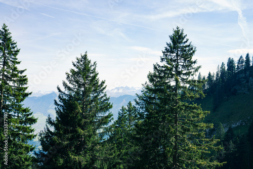 Mount Pilatus and the valley station in Alpnachstad lie in the heart of Switzerland and are very well connected. They are conveniently reached by car, train or boat trip.