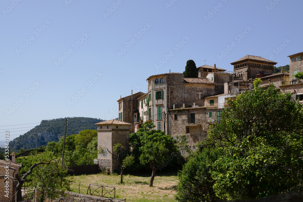 Valldemossa: view of old buildings in the famous small town among the Sierra de Tramuntana mountains in Mallorca (Balearic Islands, Spain)
