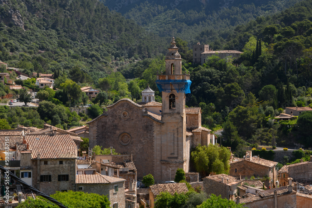 Valldemossa: view of old buildings in the famous small town among the Sierra de Tramuntana mountains in Mallorca (Balearic Islands, Spain)