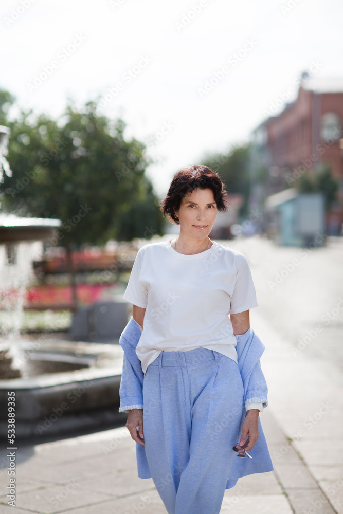 elegant middle aged business woman in a suit walks and relaxing in street. Enjoying the little things. Lykke concept. Relaxation Concepts
elegant middle aged business woman in a suit walks and relaxing in street. Enjoying the little things. Lykke concept. Relaxation Concepts