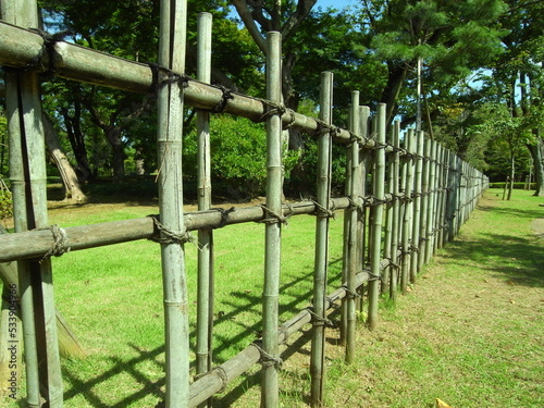 戸定邸と戸定が丘歴史公園の古い竹垣のある風景
