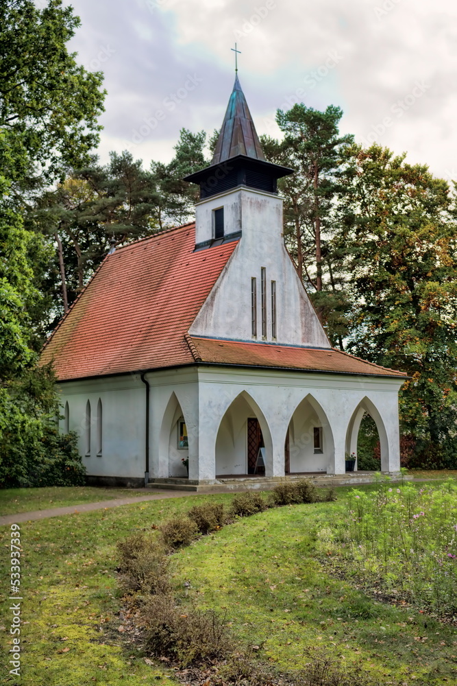 baabe, deuschland - dorfkirche im park