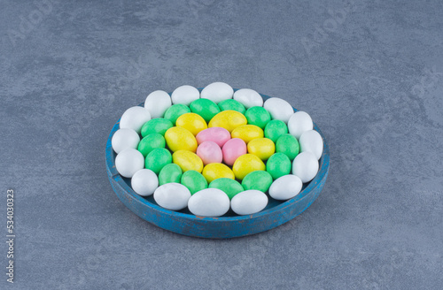 Toothsome gums in the blue plate , on the marble background