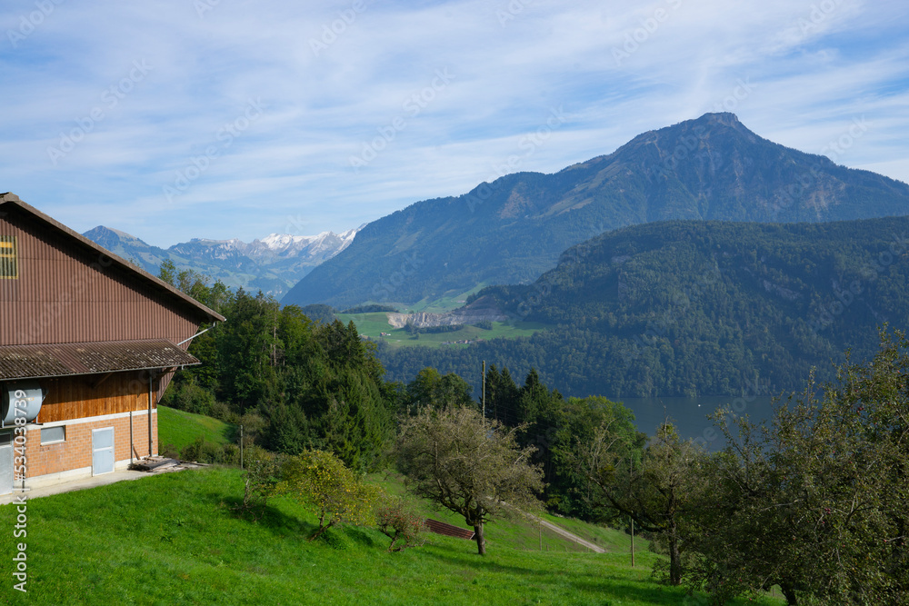 Mount Pilatus and the valley station in Alpnachstad lie in the heart of Switzerland and are very well connected. They are conveniently reached by car, train or boat trip.