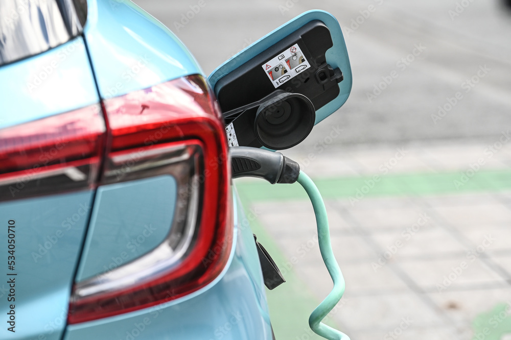 auto voiture electrique borne charge recharge rechargement batterie prise station