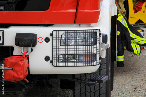 Details eines Feuerwehrautos. Ansicht eines moderen Feuerwehrautos. photo