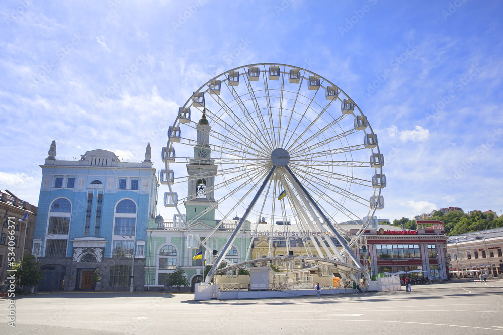 Ferris wheel on the Kontraktova Square on Podol in Kyiv, Ukraine Ferris wheel on the Kontraktova Square on Podol in Kyiv, Ukraine