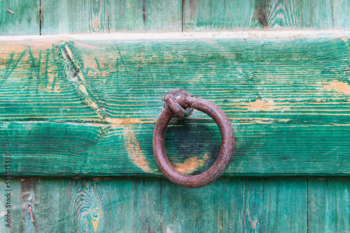 Obraz na plátně Iron ring on a green painted wooden gate in the village of Faiyum