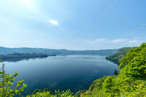 【青森県十和田湖】瞰湖台から眺める十和田湖は開放的な大パノラマ © ikeda_a