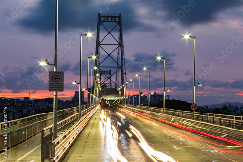 traffic on bridge in the city of Florianopolis, Santa Catarina, Brazil © Fotos GE