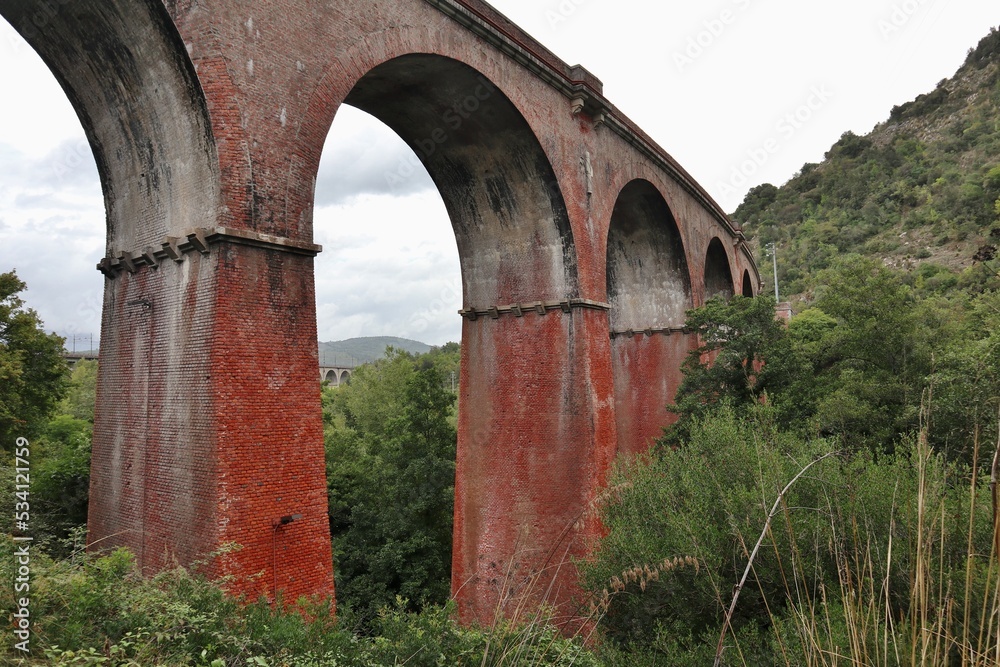 San Severino - Arcate del ponte ferroviario abbandonato sul Mingardo