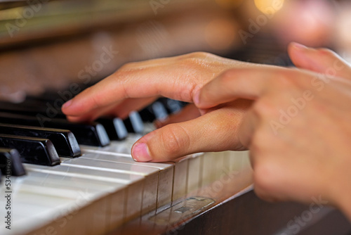 correct the left hand with the right hand while playing the piano, horizontal.