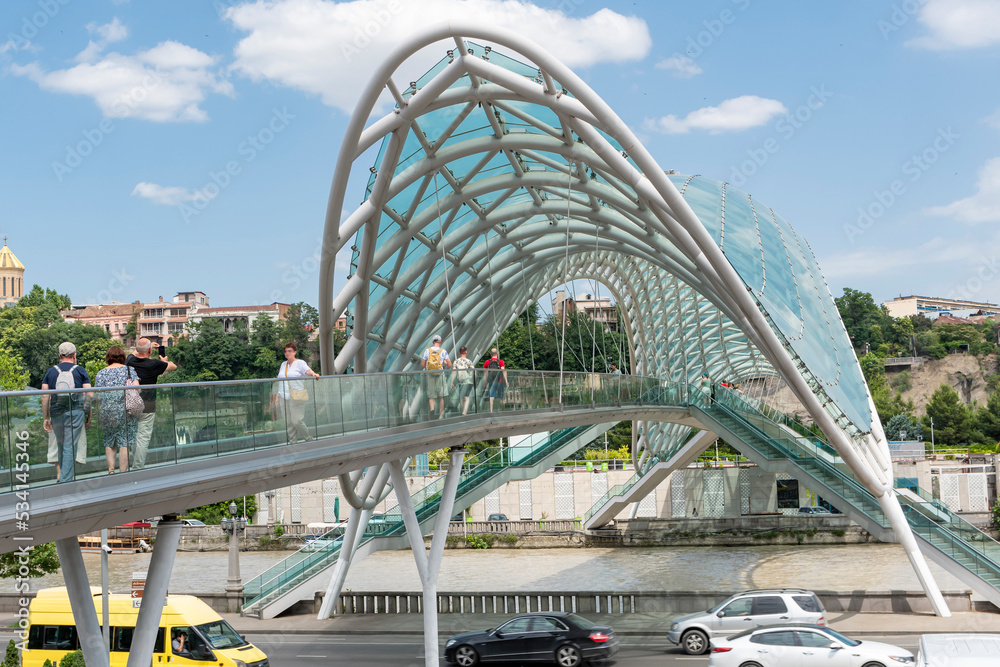 Fototapeta premium Bridge of Peace over the Kura River in Tbilisi