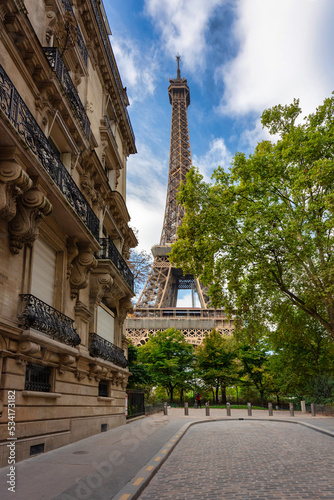 Fototapeta Naklejka Na Ścianę i Meble -  Street view for the Eiffel Towerat summer, Paris. France
