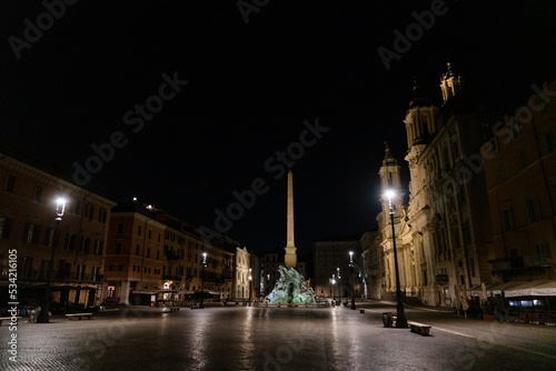 Fototapeta Naklejka Na Ścianę i Meble -  Architecture details in Rome at nighttime