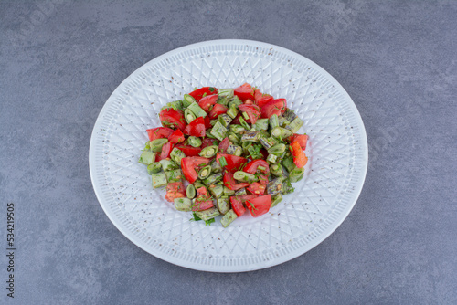 Salad with chopped tomatoes, green beans and herbs