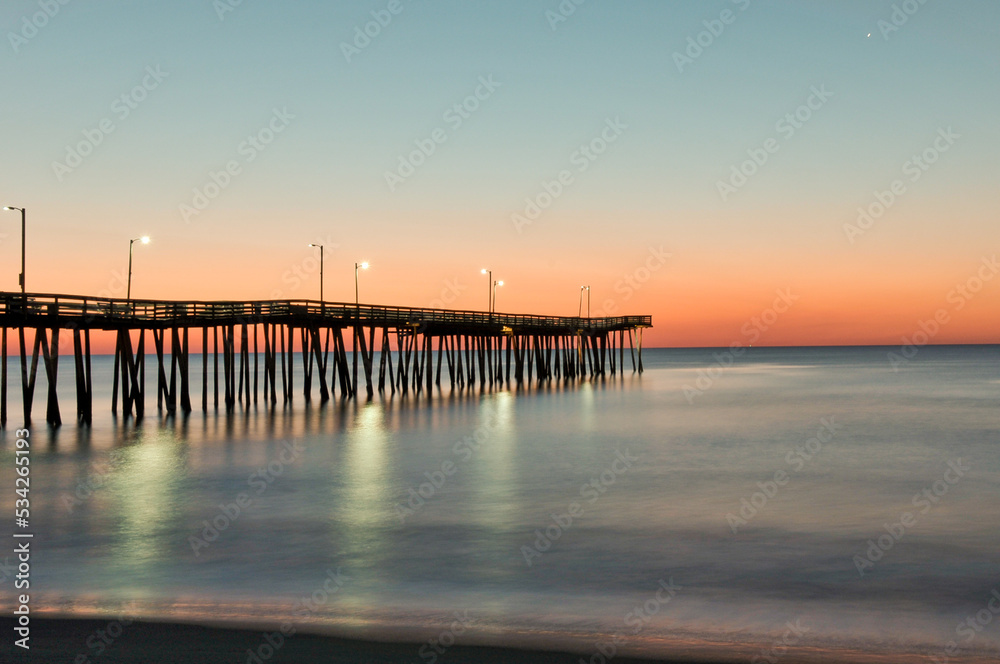 Fototapeta premium Pier into Sunset