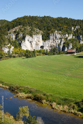 Oberes Donautal mit Bröllerfelsen im Landkreis Sigmaringen, Hohenzollern (Upper Danube Valley)