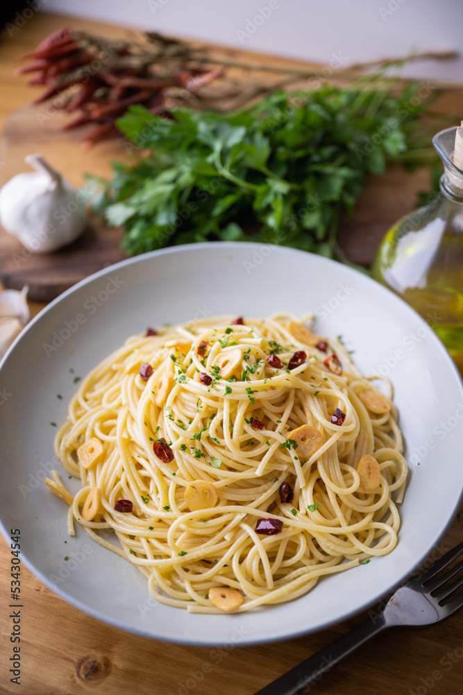 Aglio, olio e peperoncino, italian traditional pasta