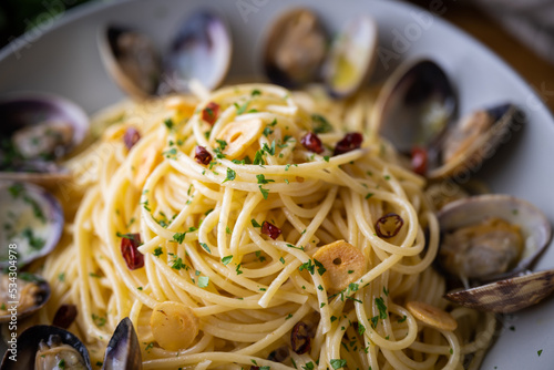 spaghetti alle vongole in bianco, pasta with clams photo