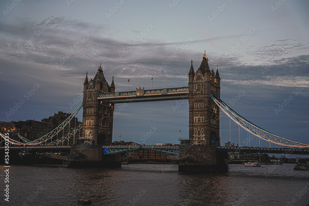 Obraz premium tower bridge at night