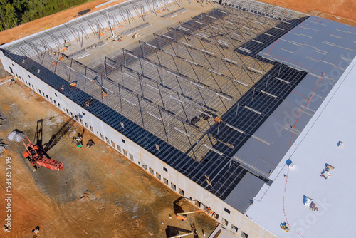 Tablou pe pânză In this project, trusses steel frame for the roof of a warehouse were installed