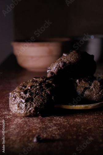 galletas estilo dark con chispas de chocolate , darkfood