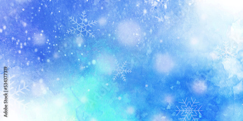 冬をイメージした水彩背景と雪の結晶のイラスト　Watercolor background and snowflake illustration inspired by winter © gelatin
