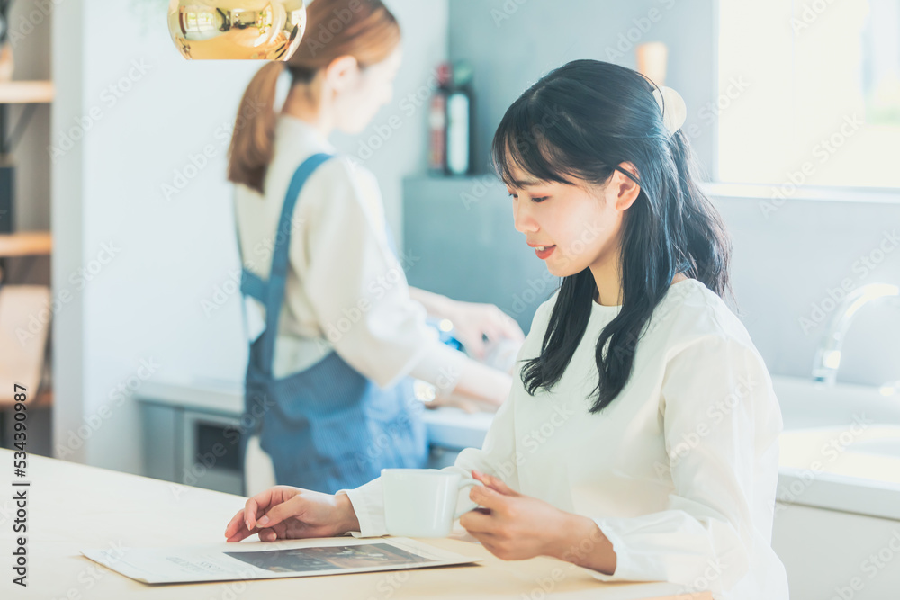 Fototapeta premium カフェで笑顔の女性 Smile