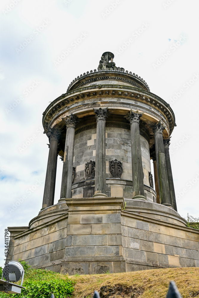 Denkmal Burns Monument in Edinburgh, Schottland / Steinerner Rundbau zu Ehren des berühmten schottischen Dichters und Lyrikers Robert Burns.