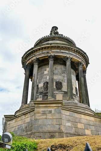 Denkmal Burns Monument in Edinburgh, Schottland / Steinerner Rundbau zu Ehren des berühmten schottischen Dichters und Lyrikers Robert Burns.
