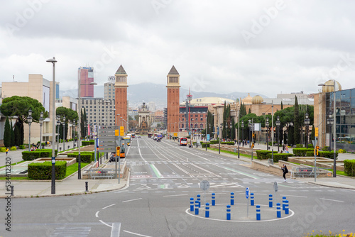 Obraz na płótnie City, traffic circle buildings, sidewalks , streets, pedestrian crossings, Barcelona. w salonie