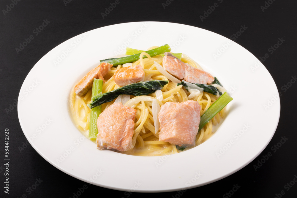 サーモンクリームパスタ
