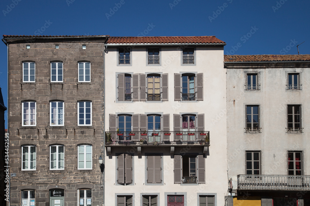 Façades de maison de la ville de saint-Flour (Cantal)