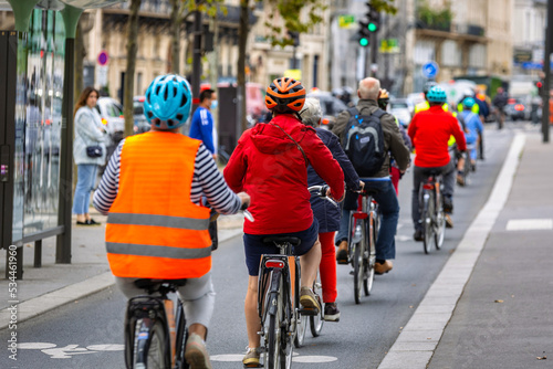 Fotografija Cyclists on the bike path along the Seine in Paris. France