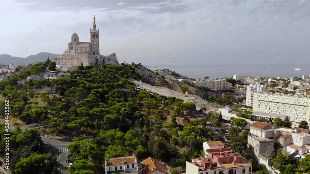 Pape, Notre Dame de la Garde Marseille - vue aérienne