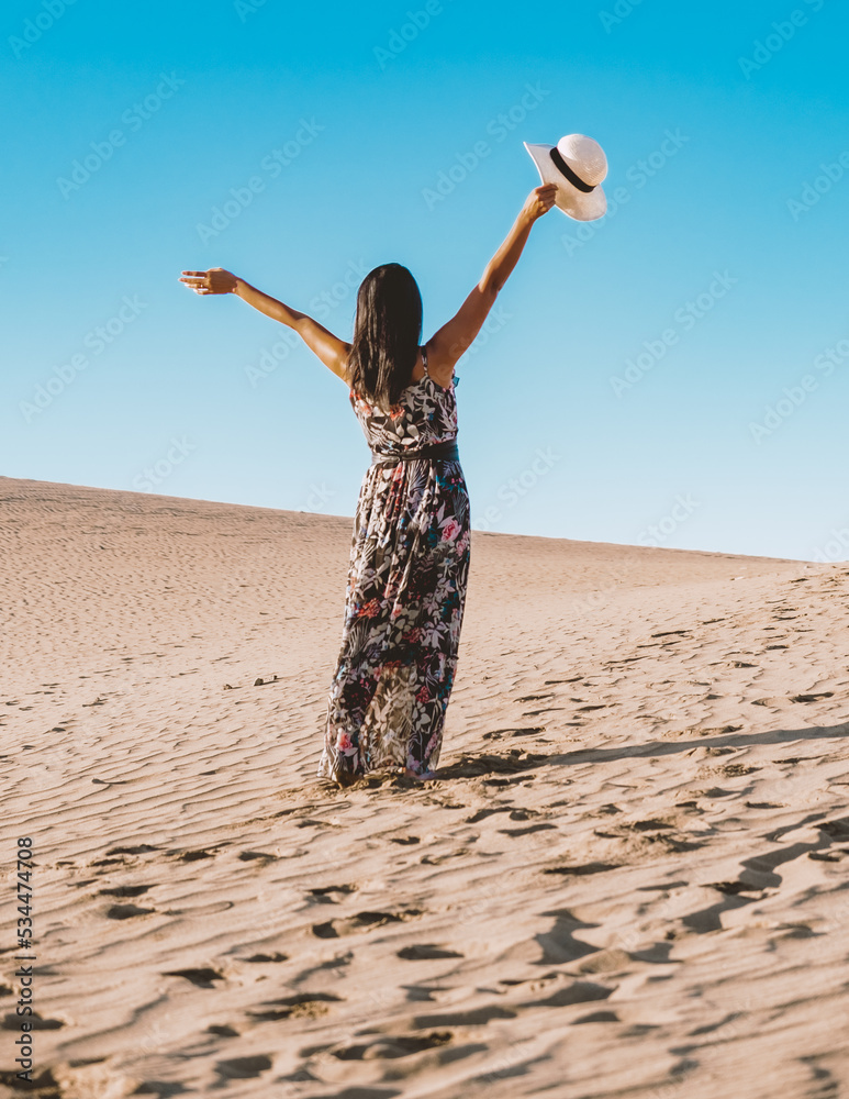 Φωτογραφία young woman at the dessert of Maspalomas sand dunes Gran Canaria during vacation at the Canary Islands