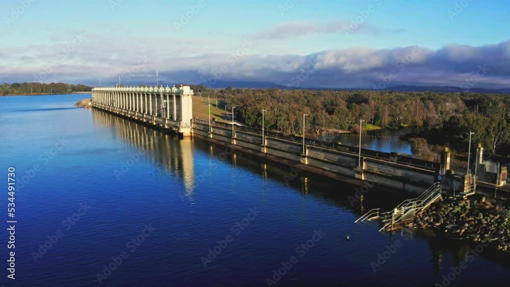 Hume Weir Dam heading West to East while rotating around wall looking