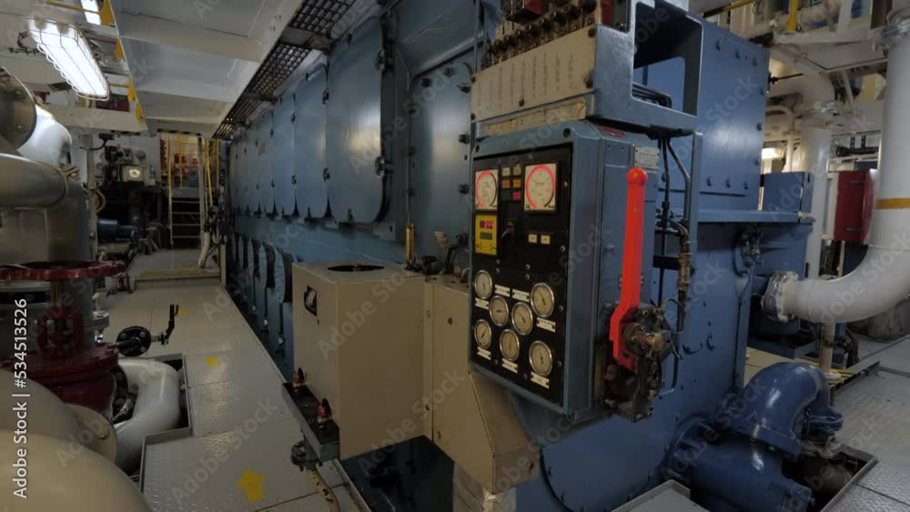 Vibration of main engine of ship