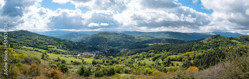 vue panoramique des monts d'Auvergne, vallée de Saint Nectaire photo