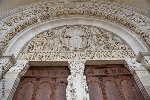 Portail de la cathédrale d'Autun en Bourgogne. France