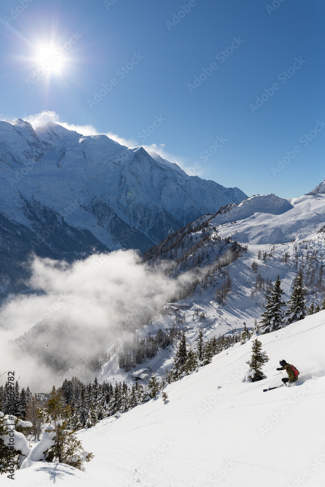 Fototapeta premium Skier above Chamonix