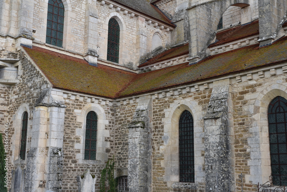 Murs médiévaux de l'abbaye de Pontigny en Bourgogne. France
