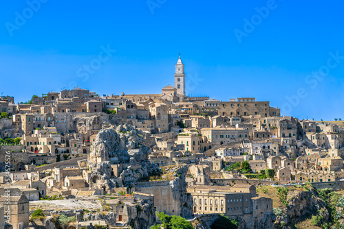 Felsenkirche Santa Maria De Idris mit der Kathedrale von Matera in der Basilikata in Süditalien